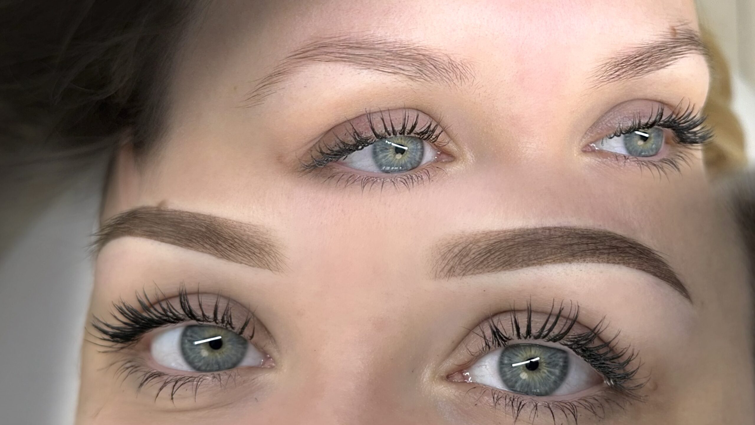 Ombré Powderbrows Ergebnis: weich schattierte Augenbrauen, Fleek Ink Zürich
